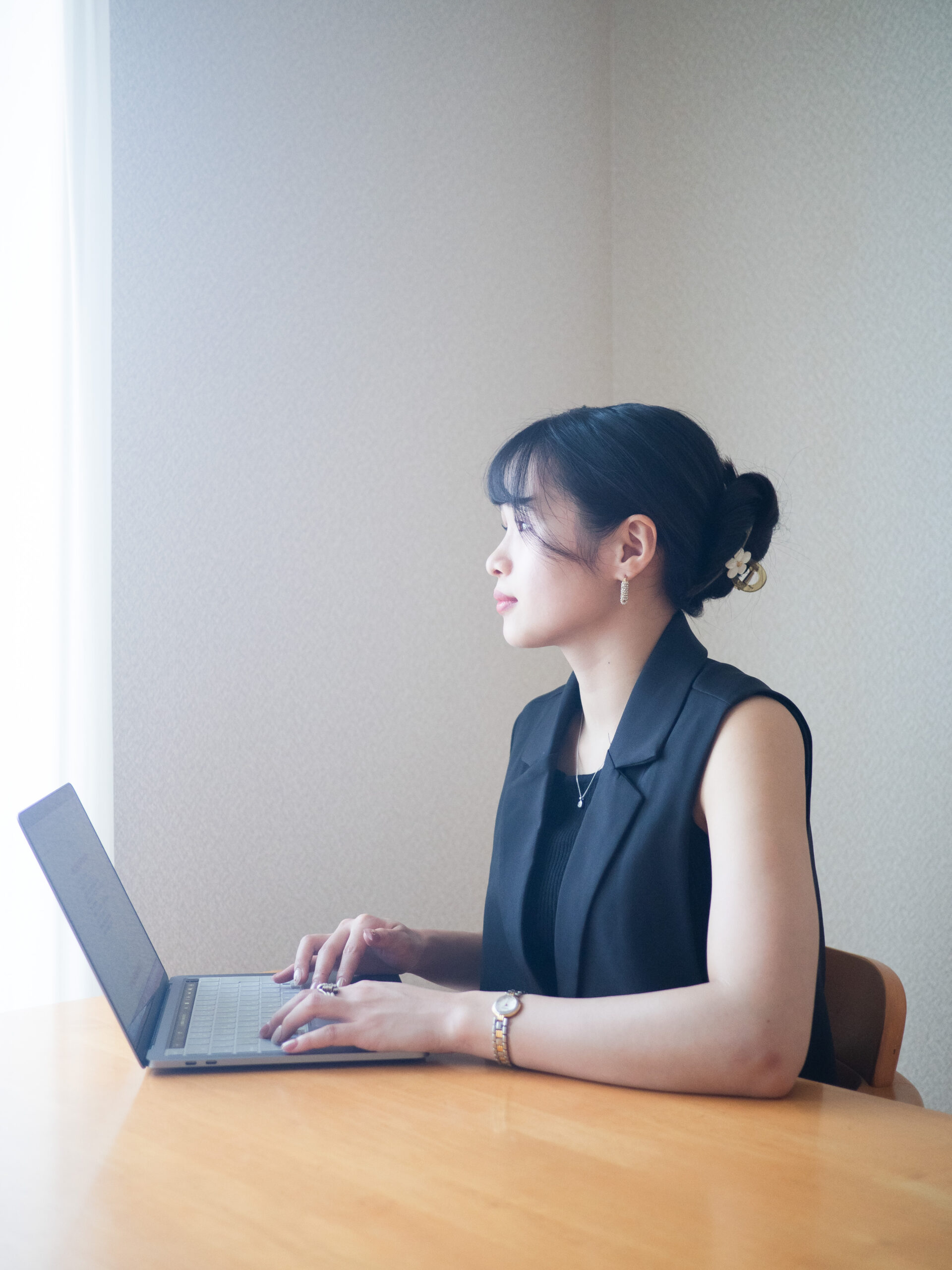 久留米ホームページ制作てらすが作業をしている様子